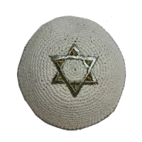 Кипа Белая вязанная с серебристой звездой, диаметр 17см