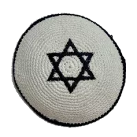 Кипа Белая вязаная с чёрной звездой, диаметр 17см