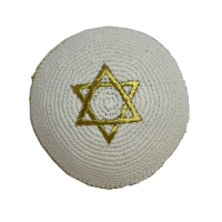 Кипа Белая вязанная с золотистой звездой Ю, диаметр 17см